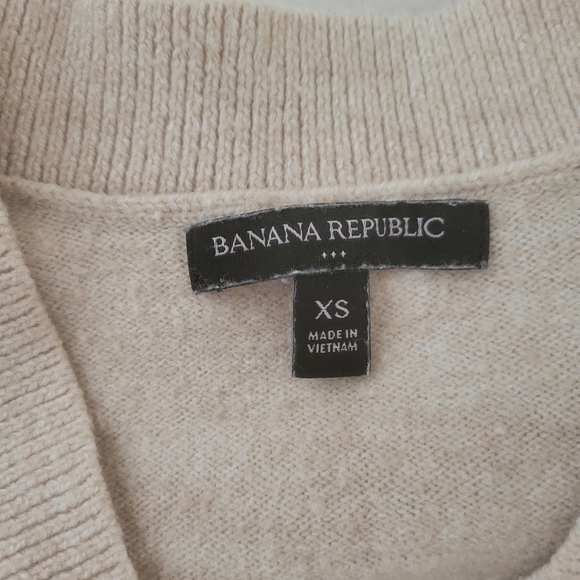 Banana Republic V-Neck Sweaters  Beige and Black - Picture 3 of 10